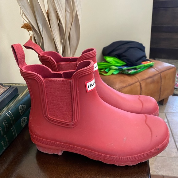 Hunter Chelsea bootie. Size 7. Only worn once - Picture 2 of 3